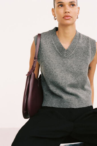 Image de PLAIN KNIT SLEEVELESS JUMPER